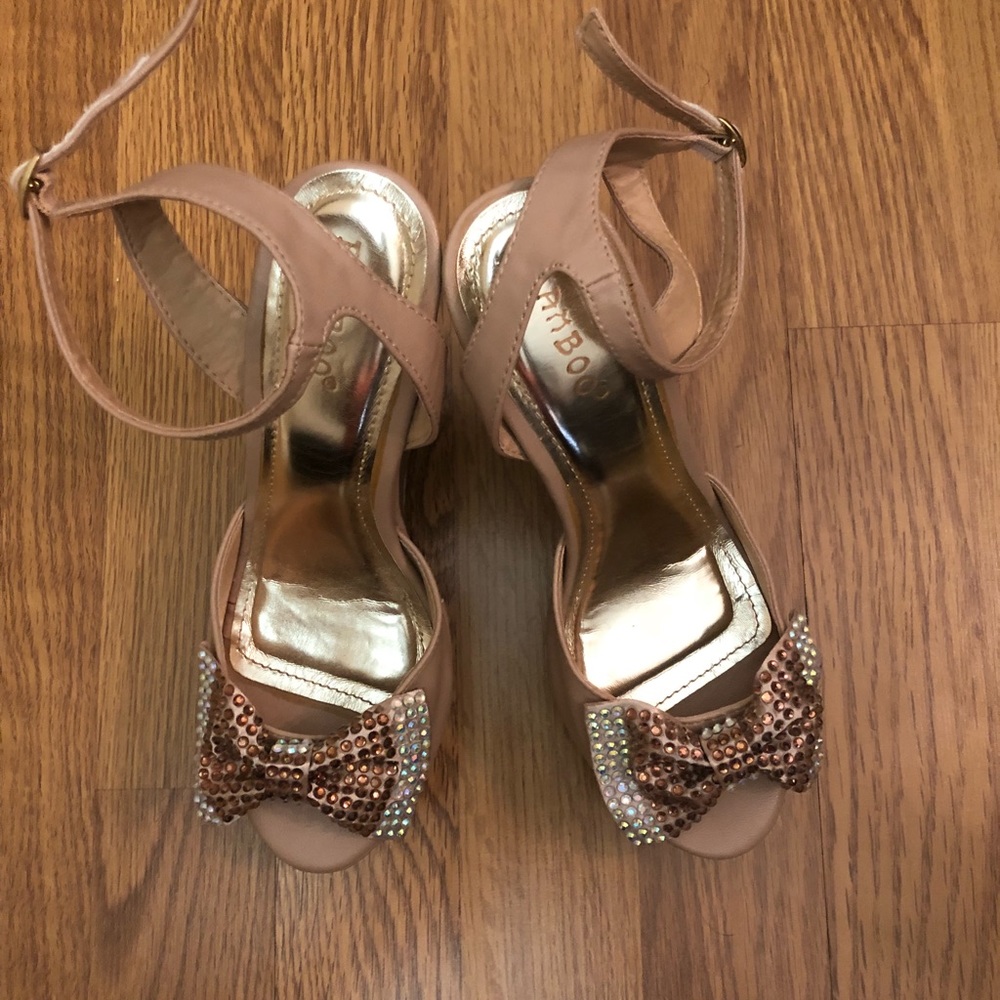 Nude Wedges 👑